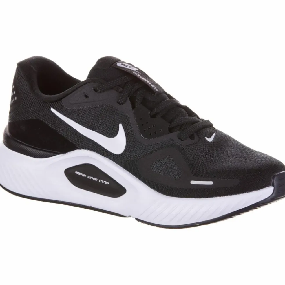 Nike · STRUCTURE 26