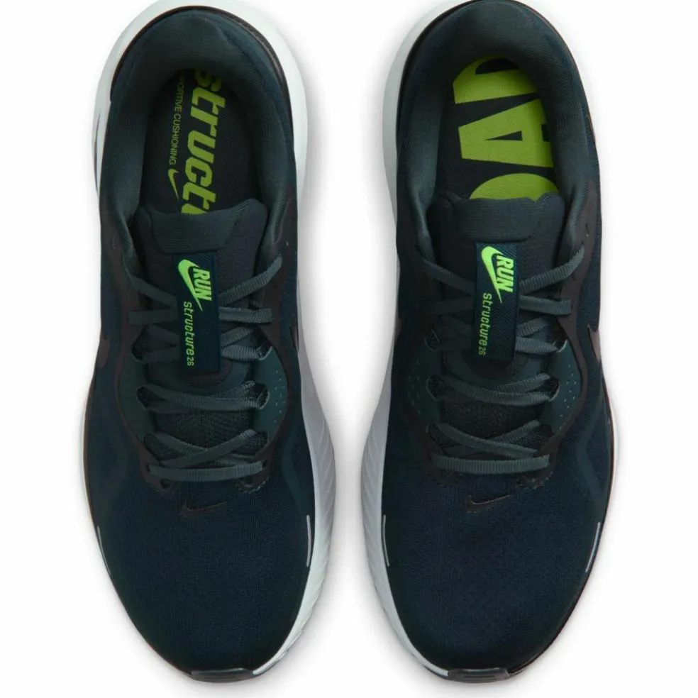 Nike · STRUCTURE 26