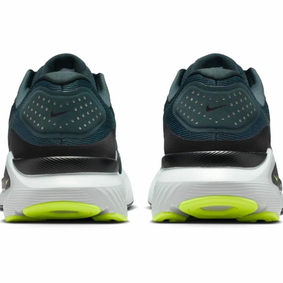 Nike · STRUCTURE 26