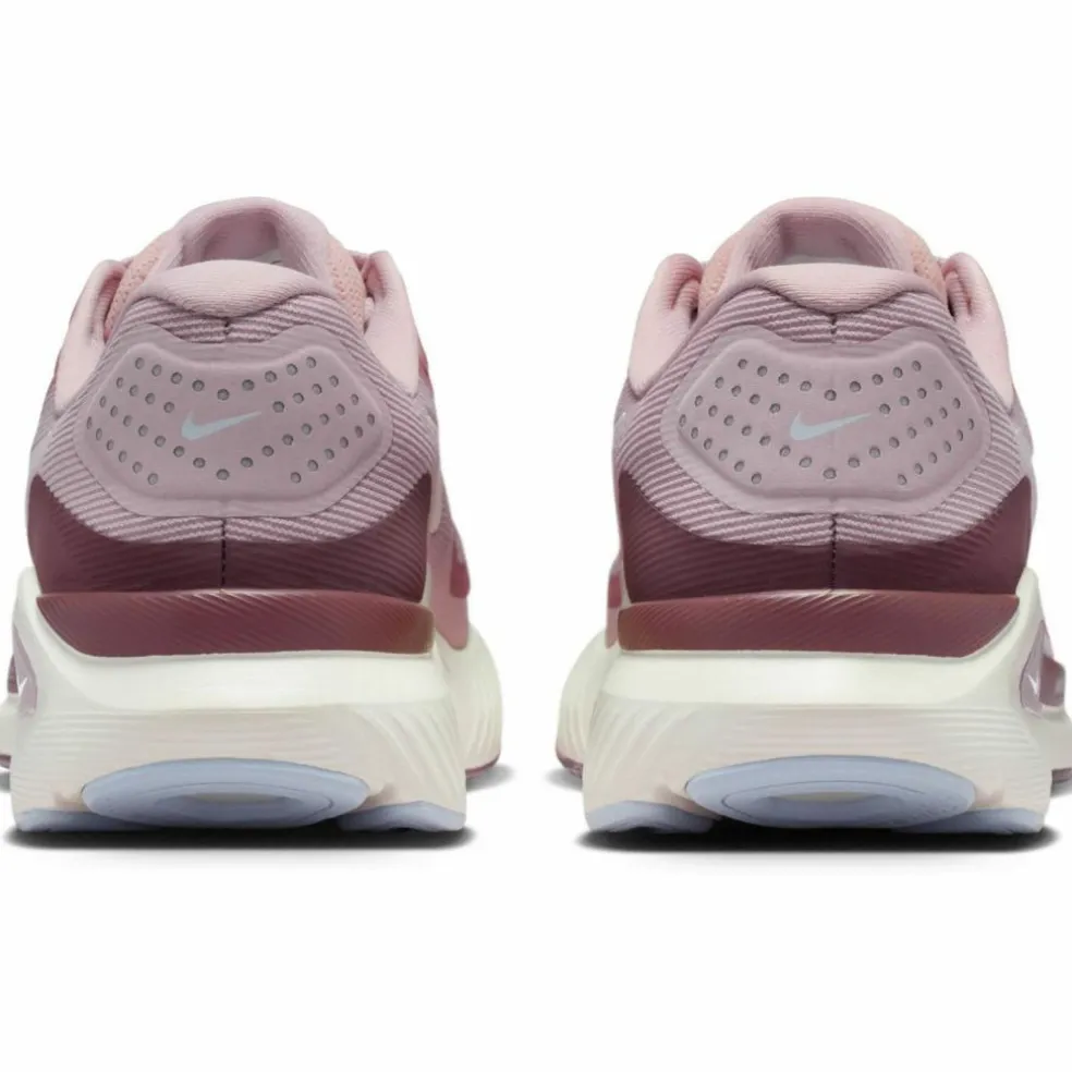 Nike · STRUCTURE 26