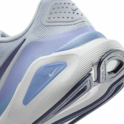 Nike · STRUCTURE 26