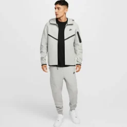 Nike · Tech Fleece