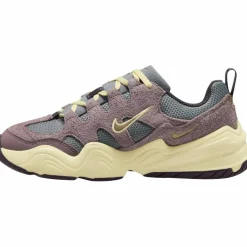 Nike · Tech Hera