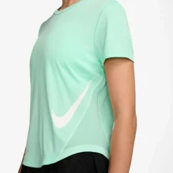 Nike · Tempo Swoosh