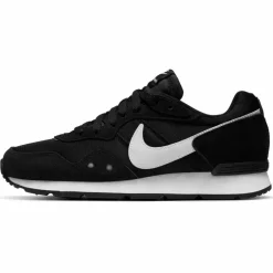 Nike · Venture Runner