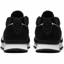 Nike · Venture Runner
