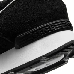Nike · Venture Runner