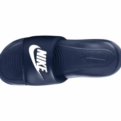 Nike · Victori One