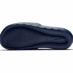Nike · Victori One