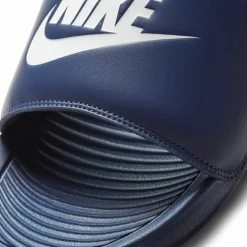 Nike · Victori One