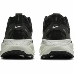 Nike · Vomero 18
