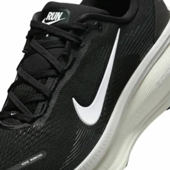Nike · Vomero 18