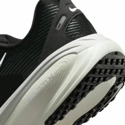 Nike · Vomero 18