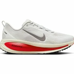 Nike · VOMERO 18