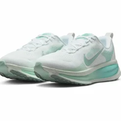 Nike · VOMERO 18