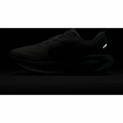 Nike · VOMERO 18