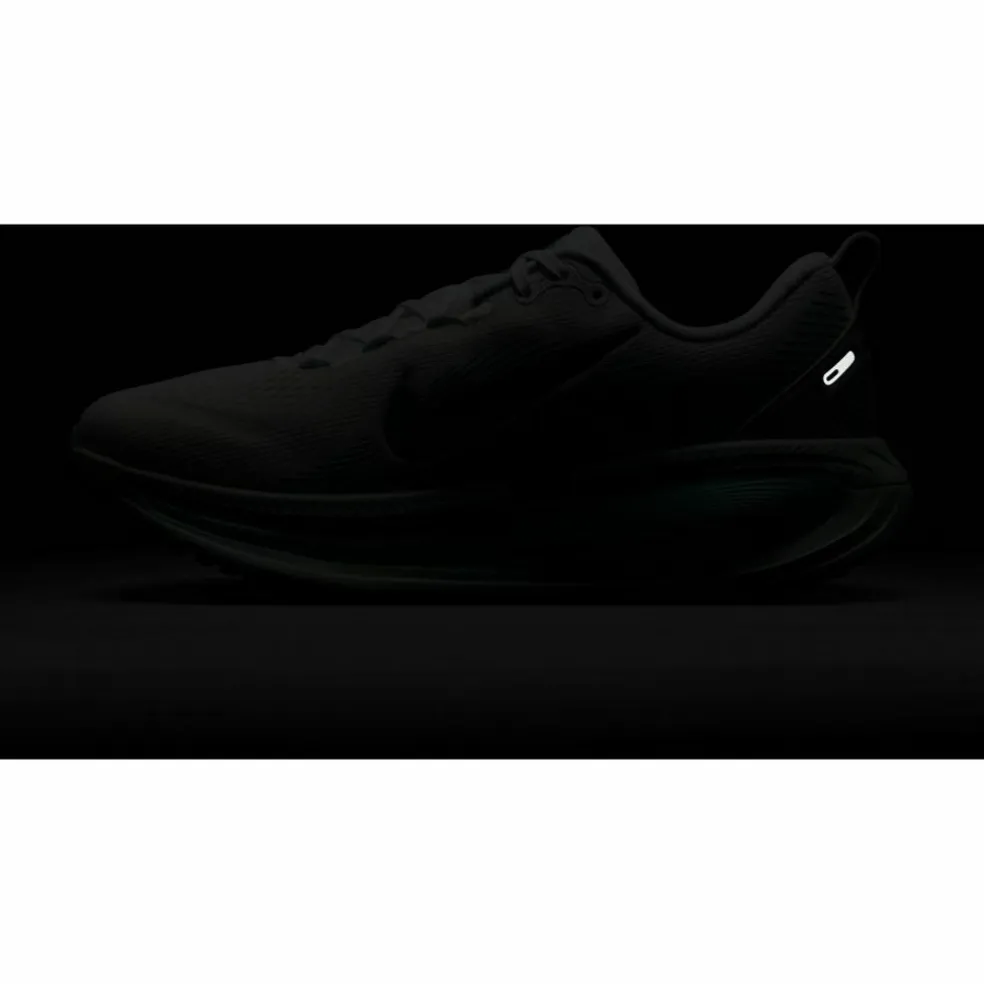 Nike · VOMERO 18