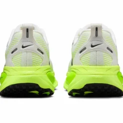Nike · VOMERO 18