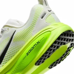 Nike · VOMERO 18