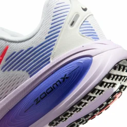Nike · VOMERO 18
