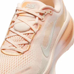 Nike · VOMERO 18