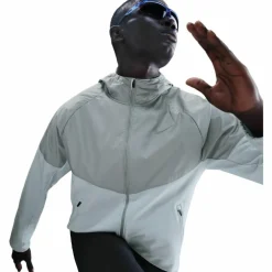 Nike · WNTRZD MILER