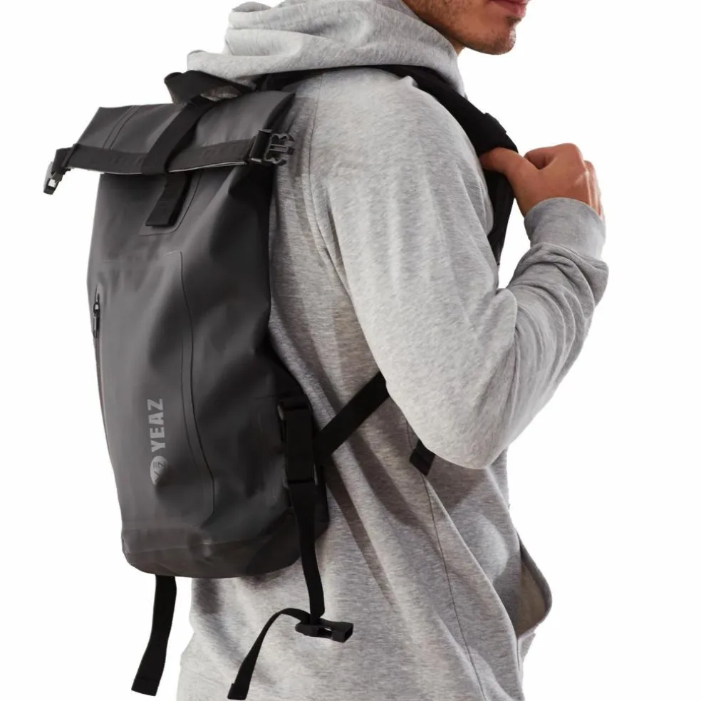 YEAZ · Wasserfester Rucksack weißes Logo